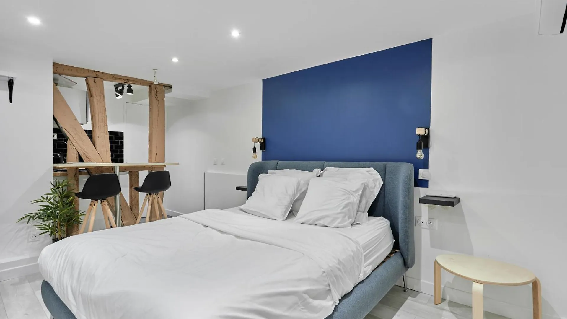 Rent A - Caire, Montorgueil * Paříž