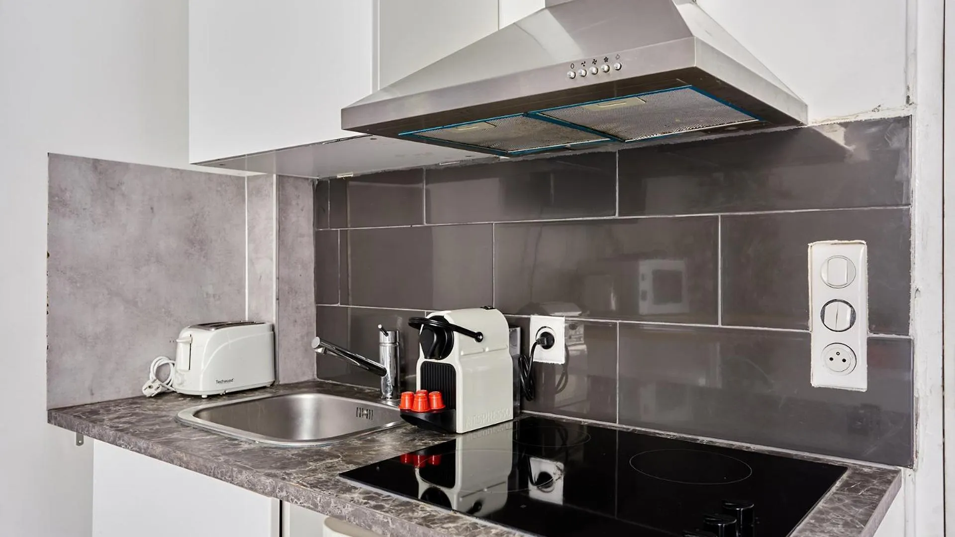 Rent A - Caire, Montorgueil *