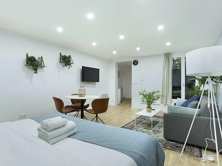 Rent A - Caire, Montorgueil