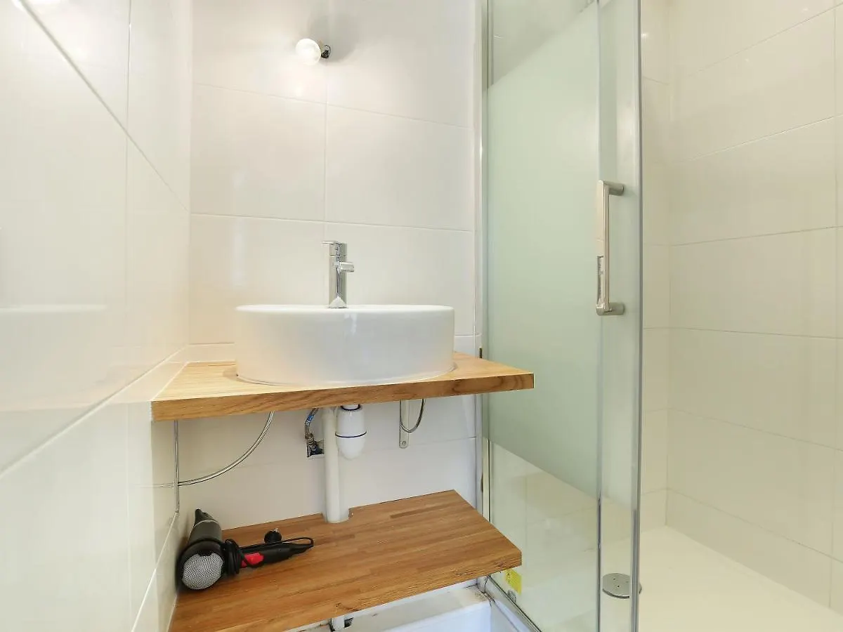 Rent A - Caire, Montorgueil Paříž